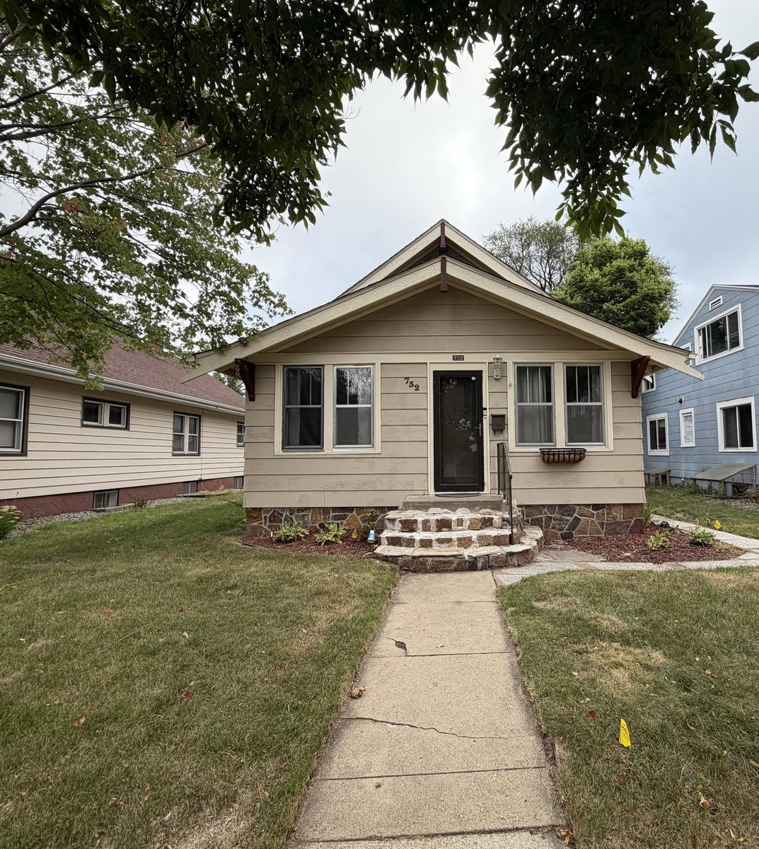 732 McKinley Pl S — front exterior